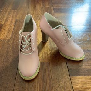 Pink Oxford leather heels